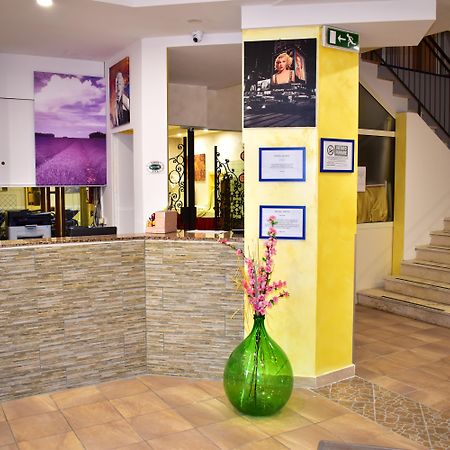 Hotel New Happy Ріміні Екстер'єр фото