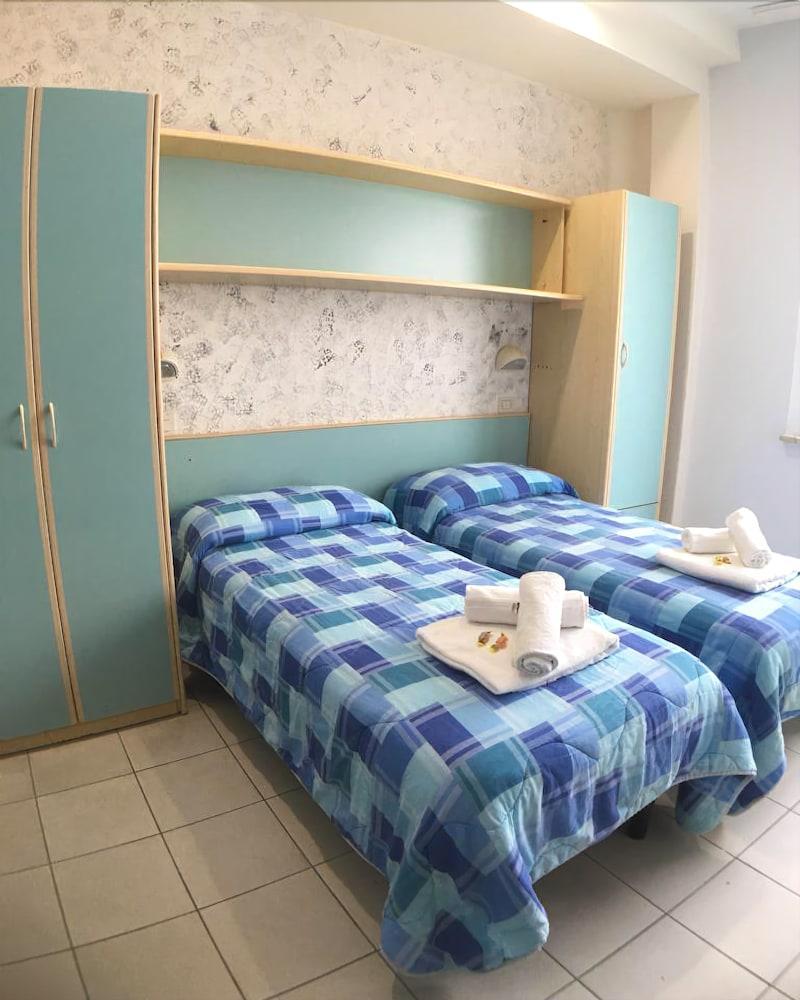 Hotel New Happy Ріміні Екстер'єр фото