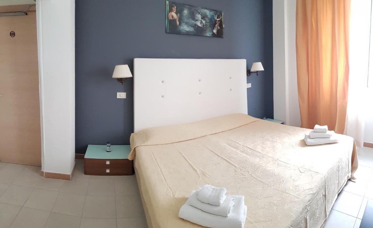 Hotel New Happy Ріміні Екстер'єр фото