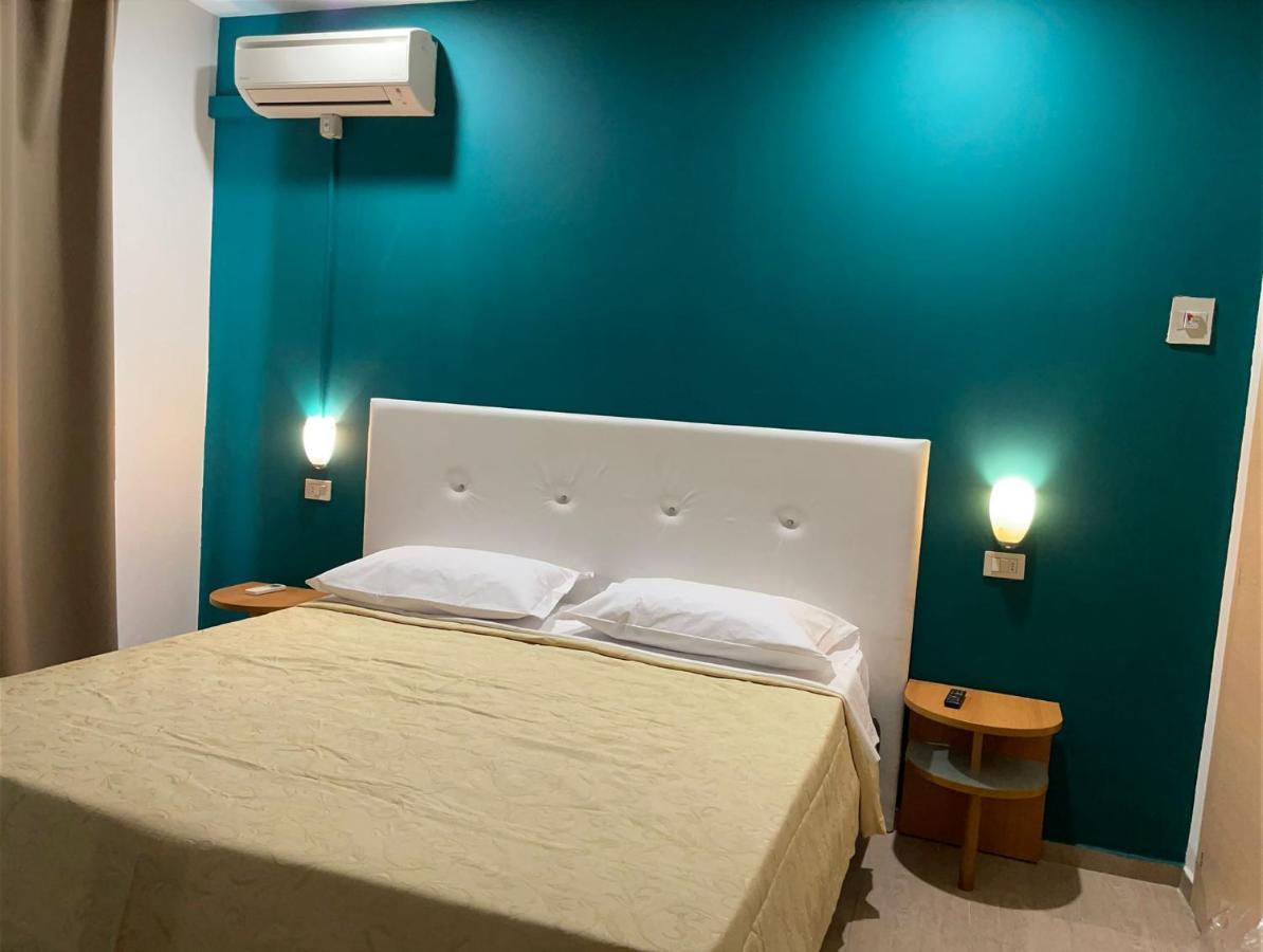 Hotel New Happy Ріміні Номер фото